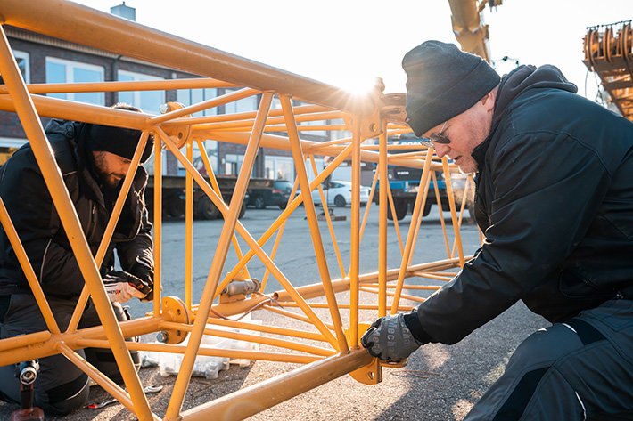Historic tower crane returns to Liebherr